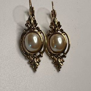 Vintage Victorian pearl & gold drop earrings!